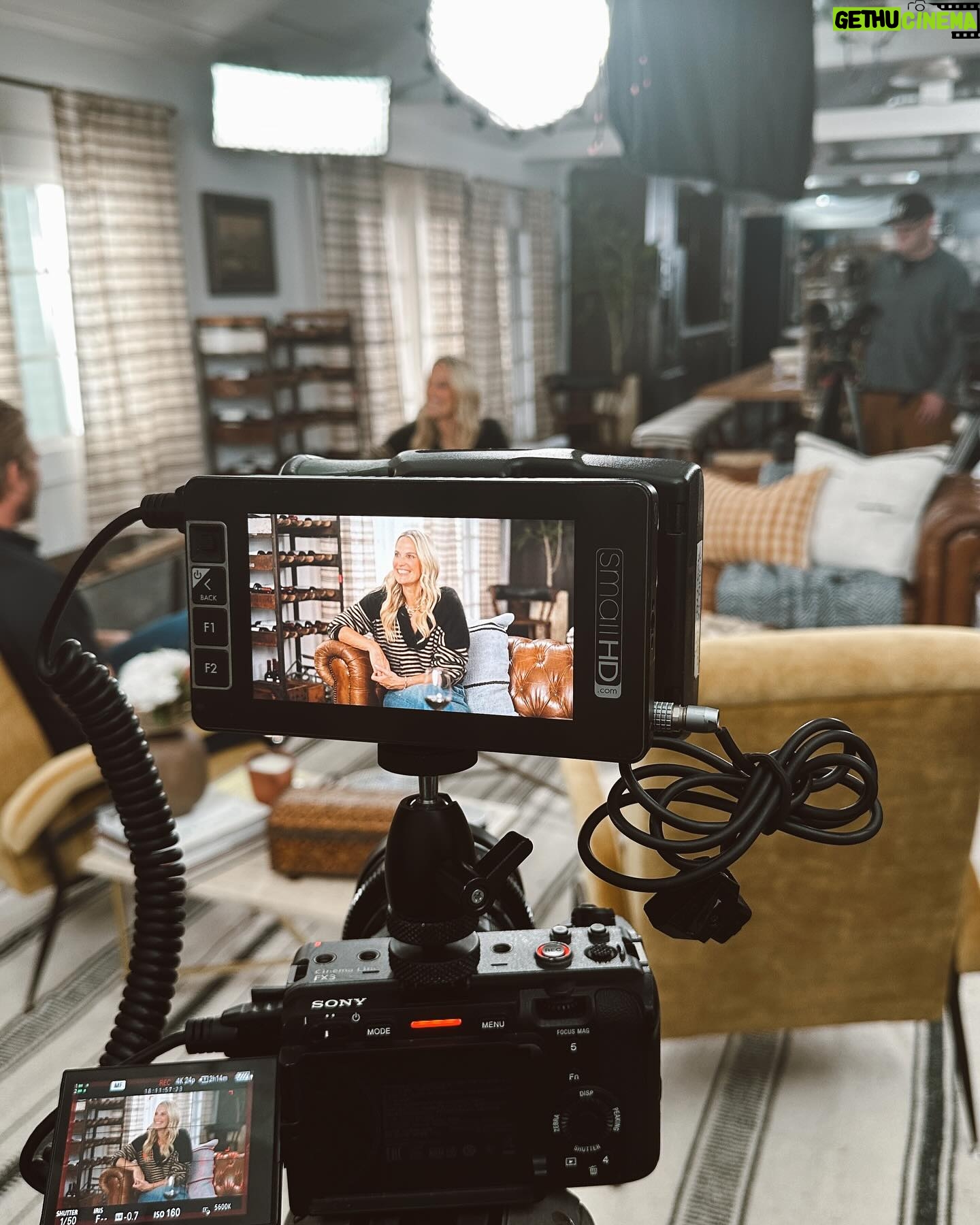 Molly Sims Instagram - @curtisstone is my new chef husband after this episode š we cooked steak, blind tasted wine (I won btw š) and he actually made me LIKE duck. Curtis, you are amazing and this interview and day was so much fun. Go check it out at link in bio ā¤ļø