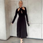 Molly Sims Instagram - How to survive a 24 hour trip to NY… • Listen to Dateline the entire plane ride • Do a 10 minute face roll with my Xtremely Rich Moisturizer • Get a DREAM glam team to recover your jet lag face 😂 @sierraaxo @creightonbowman • Be awarded by @foundermade as the MOST Efficacious Skincare Brand @ysebeauty 😍 • Go see @jeffleatham exhibit which is INSANE • End the night at the American Bar 🍸 Heart is so happy and feeling so grateful. See you in LA by 9AM tomorrow 🫠