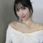 Momo Hirai Instagram - この春にぴったりなTASAKIの SAKURAGOLD ‘balance neo’のイヤリングとネックレス。🤍🤍 @tasaki_intl #TASAKI #TASAKIbalance #SAKURAGOLD #PR #Japan