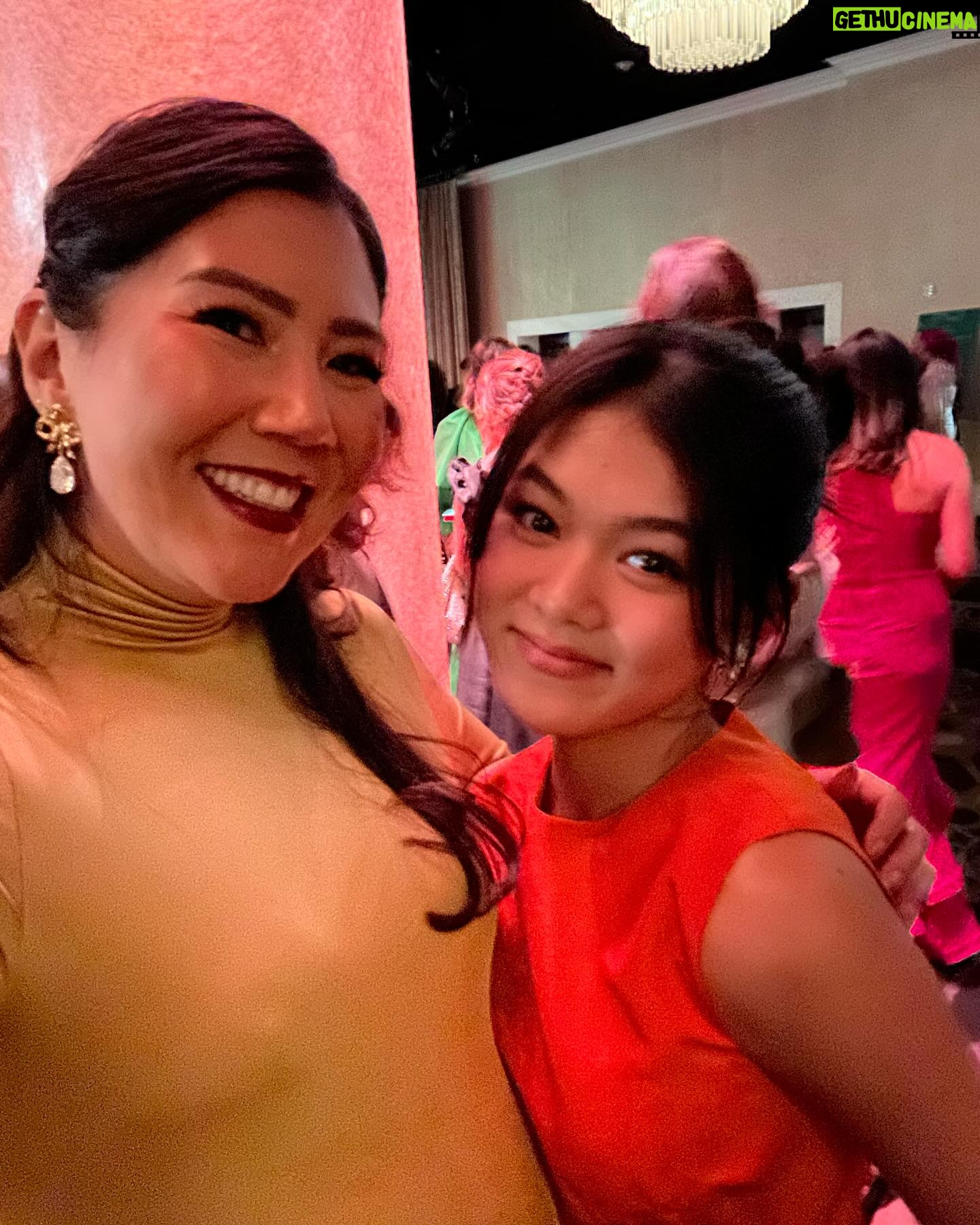 Momona Tamada Instagram - thank you @character.media for having me! ๐งก๐ฉท๐ฉต the unforgettable gala is always one to remember and iโm so lucky to have this community!! ๐ @samanthamcmillen_stylist @carolinaherrera ๐ ๐ @fa.rm.er @yukari.makeup