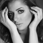 Mona Farouk Instagram – الي صديقتي الوحيد احبك جدا وديما معايا. 
 اول هديه واغلي هدية منك  #هي #سعاده  ولبستهالي في ايدي. وقوليلي وقتها عشان بتتمني ليا السعادة ديما 
 #ايه_روؤف  مفتقداكي جدا  الله يرحمك ويجعل مثواكي  الجنه. اللهم اللقاء القريب اللهم حسن الخاتمه. 
ارجو الدعاء ل ايه  ولابويا  ولكل من رحل عنا 🙏🏻🫶🏻🤍