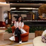 Mona Farouk Instagram - صمتي لا يعني جهلي بما يدور من حولي ولكن ما يدور حولي لا يستحق كلام ✋🏻