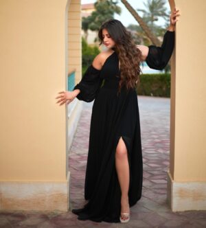 Mona Farouk Instagram - 📸 @youssef.mansour.ph 👗 @ali_elsharnoby 💄 @rehamsaalah 
💇🏼‍♀️ @lebanese.beautycenter