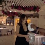 Mona Farouk Instagram - جيت اطلع الطاقه السلبية و أفش خلوئي في تكسير الصحون 😂♠️🪬🖤
