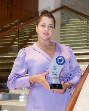 Mona Farouk Instagram - شكرًا الاتحاد العالمي الاكاديمي للتزيين 
علي هذا التكريم الجميل  وشعور جميل وفرحه كبيره شعرت بيها لان التكريم الاول لي  في الامارات دولتي الثانيه 
شكرًا الدكتوره منال حسن @manal.hassan.moh 
@cmacinternational 
وشكر خاص ل شريك النجاح اخويا المحترم @haithamdahab00
#الامارات  #دبي  @dubai 
#dubai  #الامارات_دبي  #الامارت_العربية_المتحدة