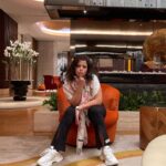 Mona Farouk Instagram - صمتي لا يعني جهلي بما يدور من حولي ولكن ما يدور حولي لا يستحق كلام ✋🏻