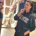 Mona Farouk Instagram – إلي الذين ينظرون سقوطنا فان وقوفنا أطول من اعمارهم 
Thanks @palazzoversacedubai 🤍
Thanks 😊 @amroladiessalon 
@joe_hassoun 
#palazzoversacedubai 🥰
@dubai  #mylove #mydubai #favorite #fashion #🇦🇪 #lifestyle #newpost #strong #خليك_فولاذي #الموضوع_فيك #mona_farouk #مني_فاروق
