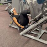 Mona Farouk Instagram - التحدي ابتدي مع كابتن #ابوالنجا #مدرب_النجوم @monagaa82 thank you 😊🙏🏻 ‏@ufcgymegypt #monaga#gym#الفورمه💪💪 #gymegypt #ياسر_جلال #ضل_راجل #رحيم #ظل_الرئيس #مني_فاروق ‏#bro #الطموح_حلو #7 #day