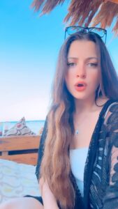 Mona Farouk Instagram - #اختياراتي_مدمرة_حياتي 😂🤣