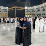Mona Farouk Instagram – الحمدلله رب العالمين 🤲🏻
من احلي مكان في الدنيا 🕋 مع احلي وحده في الدنيا ماما حبيبتي  بحبك يارب يطول في عمرك ويشفيكي  ويعافيكي ويديكي الصحة  وديما راضيه عني و ربنا يقدرني اسعدك وافرح قلبك طول عمري وياخد من عمري ويزيدك 🤍  #عمره_مقبوله بإذن الله 🤲🏻