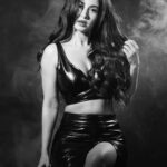 Monami Ghosh Instagram - Light it up.. @neelsaha_styled_by_blue @sayantan_dutta_photography @sunetra__paul @sandip_nag