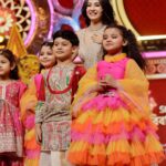 Monami Ghosh Instagram - besides dancing the other part which i loved….today from 5pm only on @starjalsha MY TEAM Beautiful lehenga from @kalighataindia @sayantan_dutta_photography @neelsaha_styled_by_blue @ameeth_dash @i_am_soma13 @abhishekdas198923 @the_marvelous_marshmallow Jewellery @adros_creations