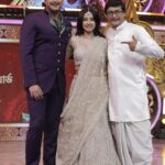Monami Ghosh Instagram - besides dancing the other part which i loved….today from 5pm only on @starjalsha MY TEAM Beautiful lehenga from @kalighataindia @sayantan_dutta_photography @neelsaha_styled_by_blue @ameeth_dash @i_am_soma13 @abhishekdas198923 @the_marvelous_marshmallow Jewellery @adros_creations