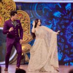 Monami Ghosh Instagram - besides dancing the other part which i loved….today from 5pm only on @starjalsha MY TEAM Beautiful lehenga from @kalighataindia @sayantan_dutta_photography @neelsaha_styled_by_blue @ameeth_dash @i_am_soma13 @abhishekdas198923 @the_marvelous_marshmallow Jewellery @adros_creations