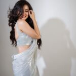 Monami Ghosh Instagram - "It looks like plastic but feels like cotton candy "There are so many enquiries about this material..well i was travelling i saw it n bought it.. i call it "THE SNOW MOON" @priyatoshsinharoy9 @sunetra__paul #priyanka