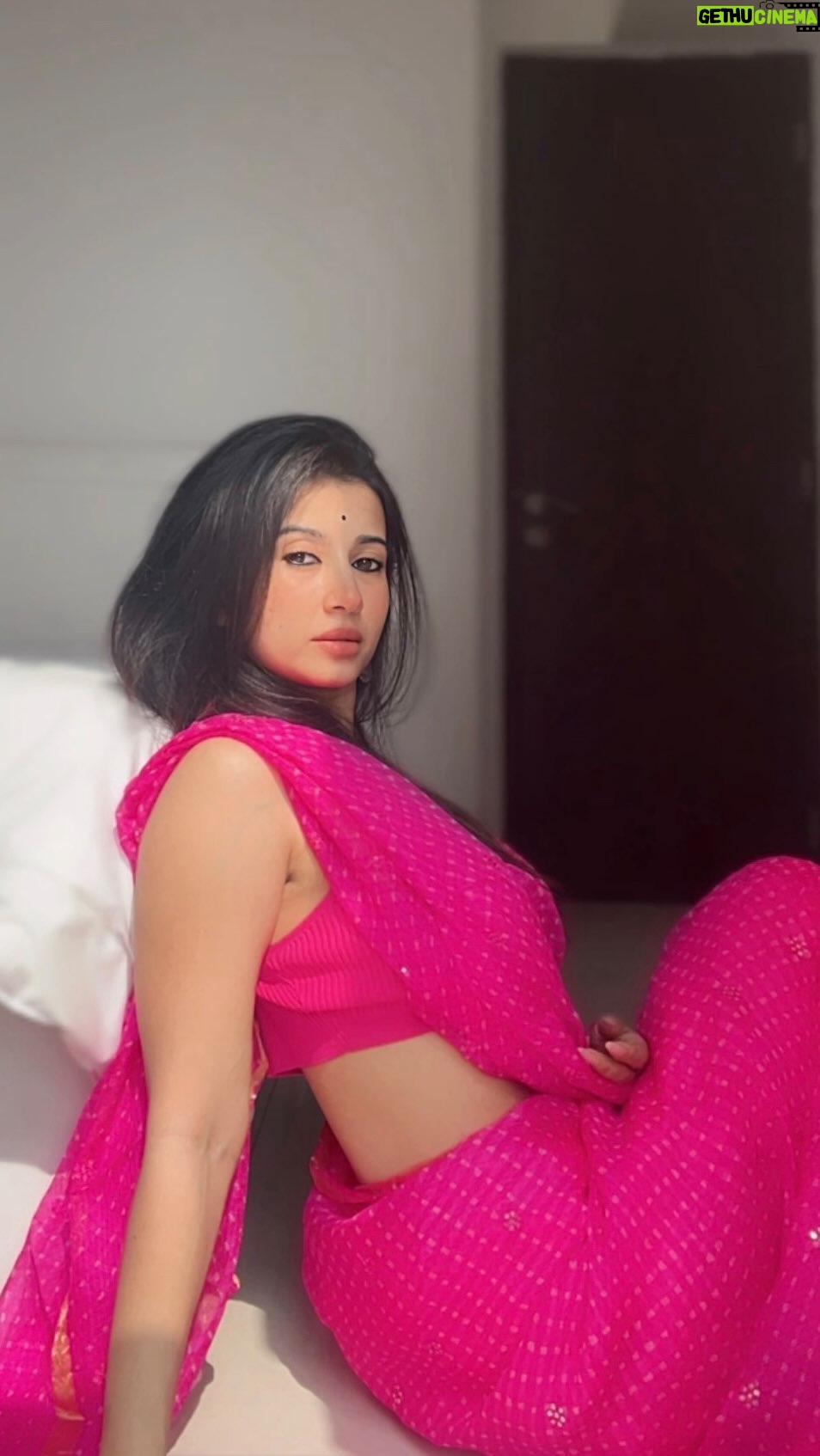 Monami Ghosh Instagram - 1st reel of 24 has to be in saree..and u guys don’t forget to smile..happy new year..