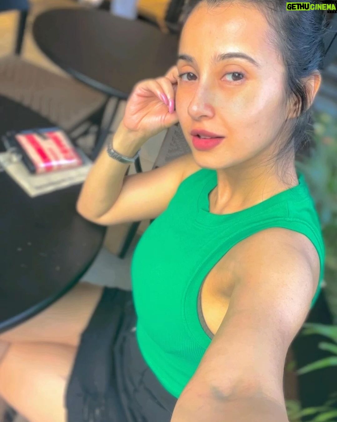 Monami Ghosh Instagram - Mumbai has no winter🥺 Oshiwara Andheri