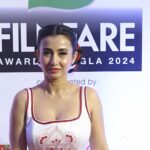 Monami Ghosh Instagram - #MonamiGhosh put a traditional twist to her red carpet outfit at the #JoyFilmfareAwardsBangla2024. @monami_ghosh @adhawking