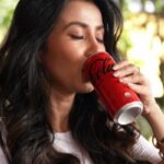 Monami Ghosh Instagram - Wintry evenings, crispy chicken strips, and chilled Coke – the perfect trio for a cozy celebration with my besties. 🌟🍗 Here’s to life’s little joys and my #RecipeForMagic.🥤✨ @cocacola_india #RealMagic #CocaColaIndia