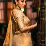Monami Ghosh Instagram – A Timeless classic
Video @sayantan_dutta_photography
Wardrobe @neelsaha_styled_by_blue
Mkup @sunetra__paul
Hair @sandip_nag
Jewellery @adros_creations
Location @swapno_sandhani