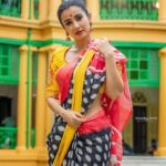 Monami Ghosh Instagram - 🌸🌼 Wardrobe &styling #MOMIS @sayantan_dutta_photography @sunetra__paul @sandip_nag