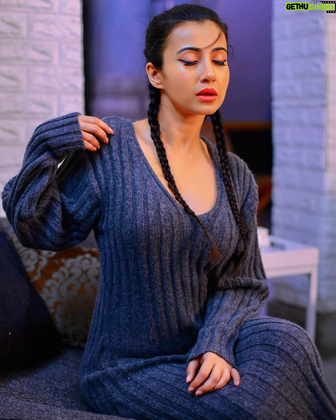Monami Ghosh Instagram - Big sweaters..good movies.. hot chocolate…on a wintry sunday Wardrobe & styling by #MOMIS