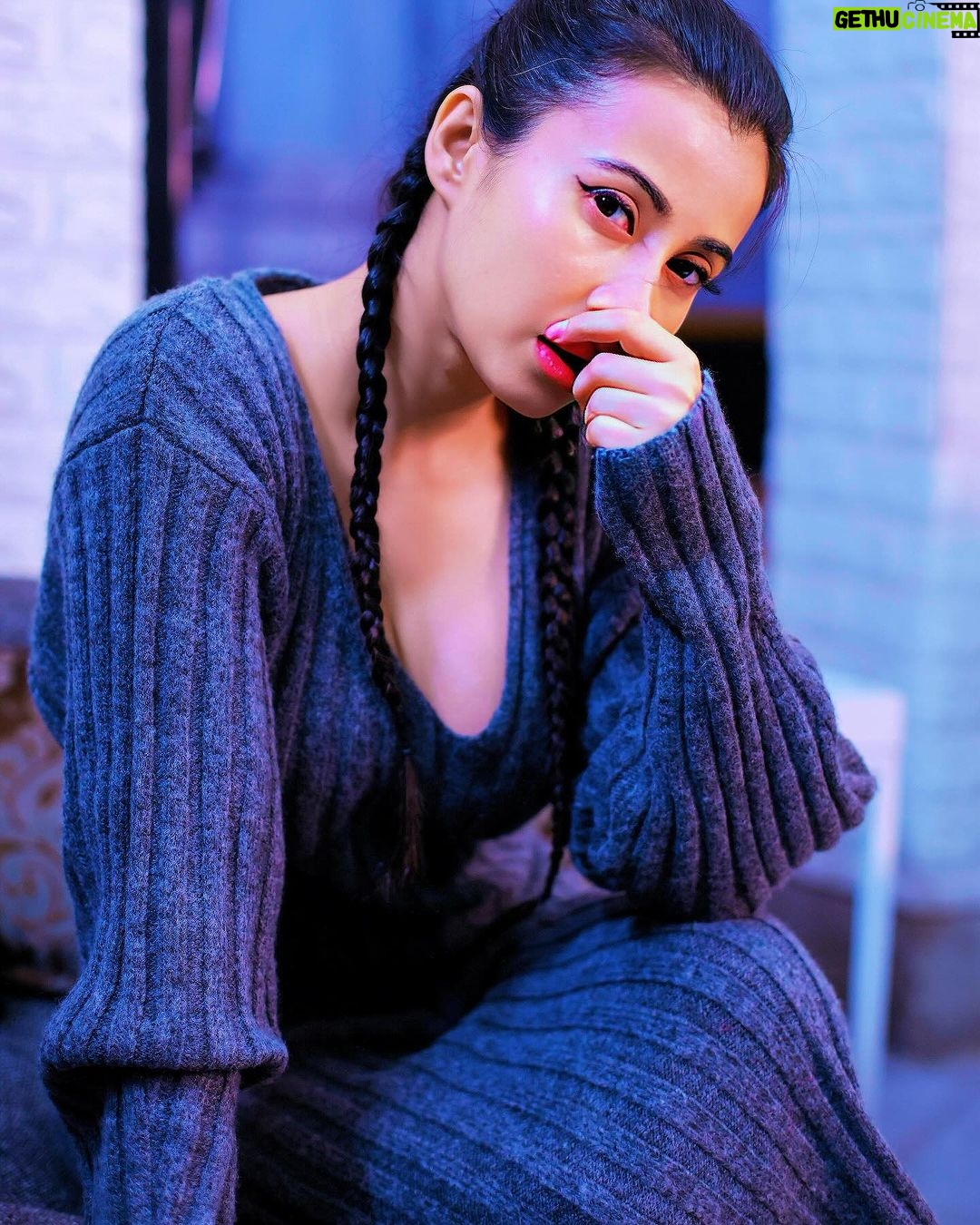 Monami Ghosh Instagram - Big sweaters..good movies.. hot chocolate…on a wintry sunday Wardrobe & styling by #MOMIS