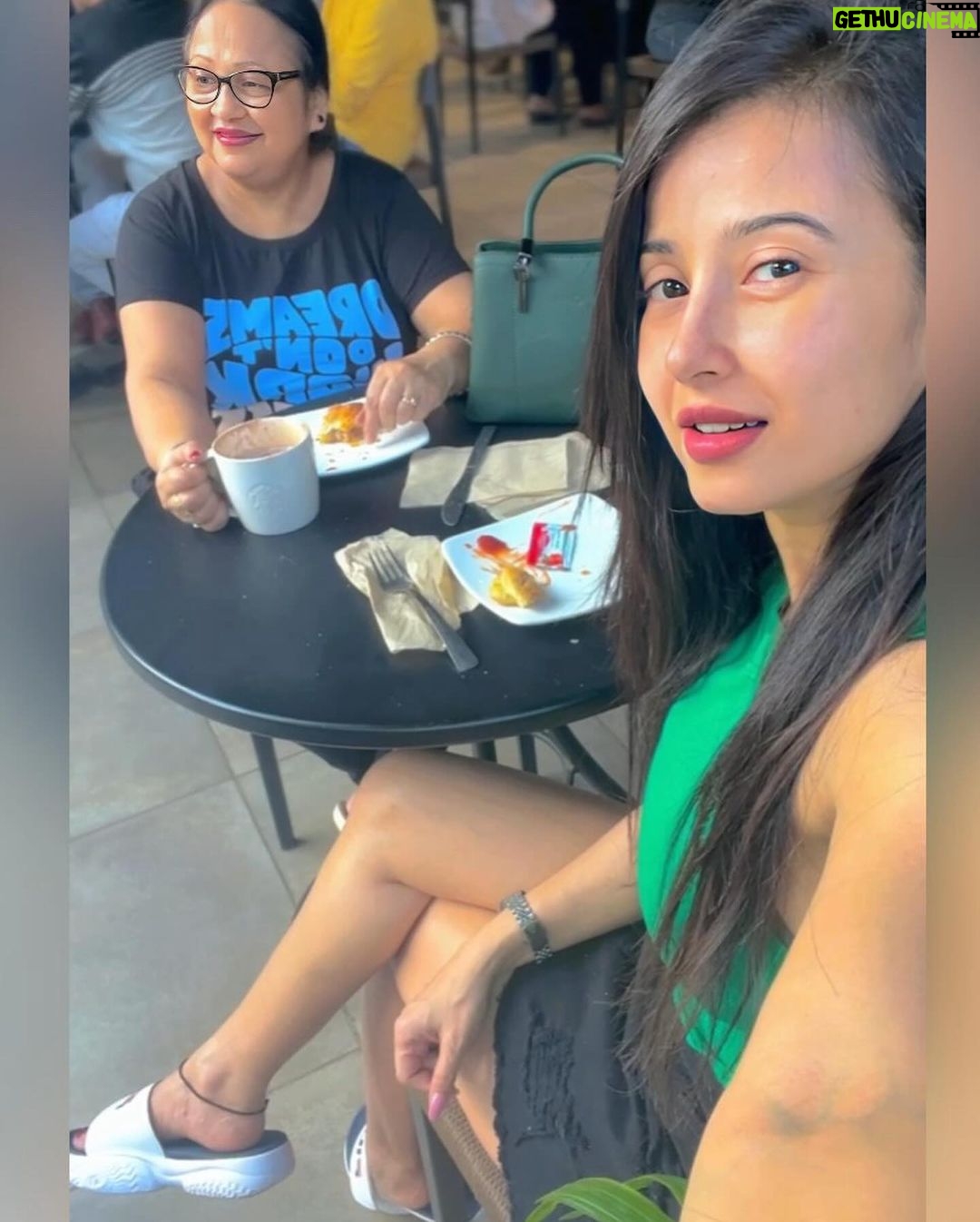 Monami Ghosh Instagram - Mumbai has no winter🥺 Oshiwara Andheri
