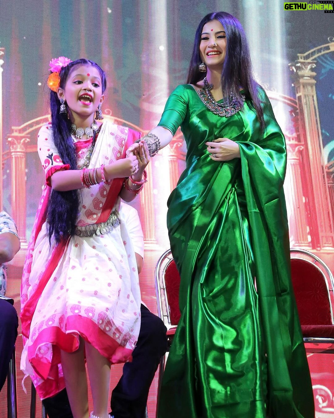 Monami Ghosh Instagram - I loved how they welcomed uma….জগদ্ধাত্রী পুজো…2023 KOLKATA-কোলকাতা