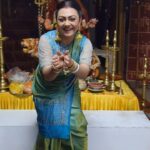 Monami Ghosh Instagram - Shubho Shosti 🙏🏼 🎥: @rkaloya07 ❤️❤️❤️❤️ #durgapuja #vibe #duggadugga #monamighosh #arinadey14 #manaatisundar #dangaltvchannel #kavitabansal #instagram #shooting #reels Katharsis Film Studio , Powai