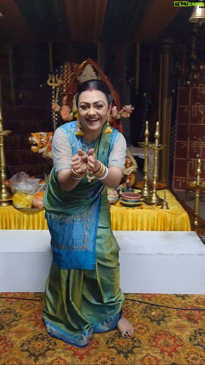 Monami Ghosh Instagram - Shubho Shosti 🙏🏼 🎥: @rkaloya07 ❤️❤️❤️❤️ #durgapuja #vibe #duggadugga #monamighosh #arinadey14 #manaatisundar #dangaltvchannel #kavitabansal #instagram #shooting #reels Katharsis Film Studio , Powai