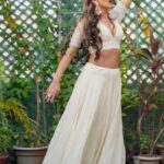 Monami Ghosh Instagram - I am definitely not a dancer but this one is out of love and respect for the AMAZINGLY Talented and Beautiful @monami_ghosh ❤️ #kolkata #dancereels #durgapuja #durga #trending #tollywood #tollywoodactress Kolkata - The City of Joy
