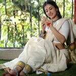 Monami Ghosh Instagram - Wardrobe by @monami_ghosh উথালি পাথালি মনে আলতা কোণে!