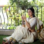 Monami Ghosh Instagram - Wardrobe by @monami_ghosh উথালি পাথালি মনে আলতা কোণে!