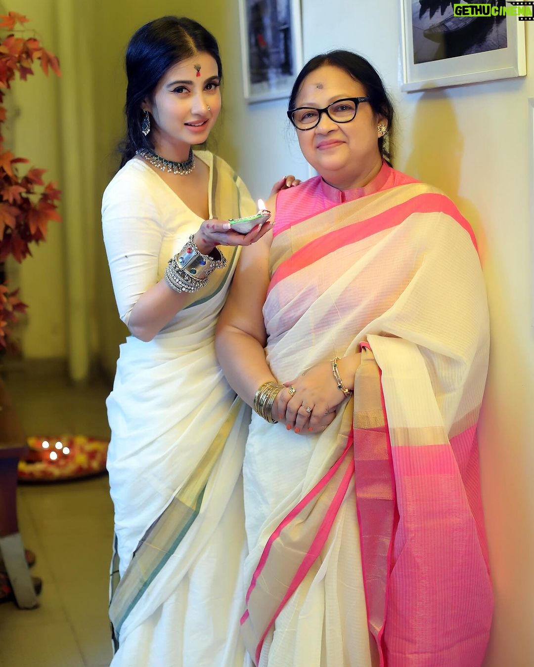 Monami Ghosh Instagram - দীপান্বিতা লক্ষ্মী পুজোতে…