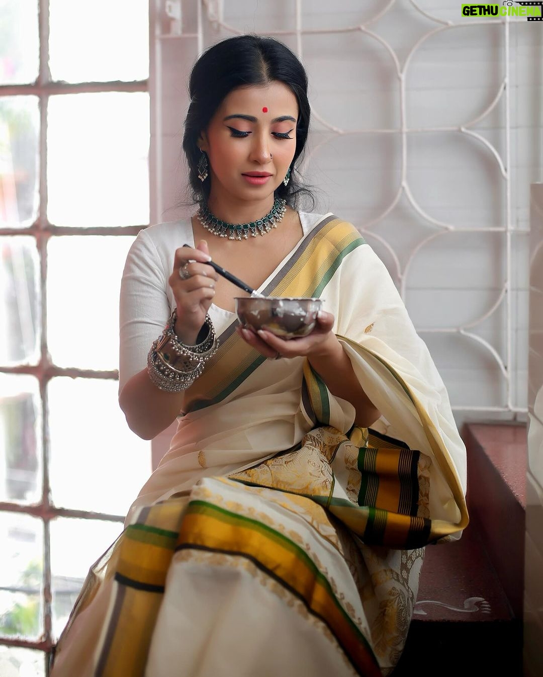 Monami Ghosh Instagram - দীপান্বিতা লক্ষ্মী পুজোতে…