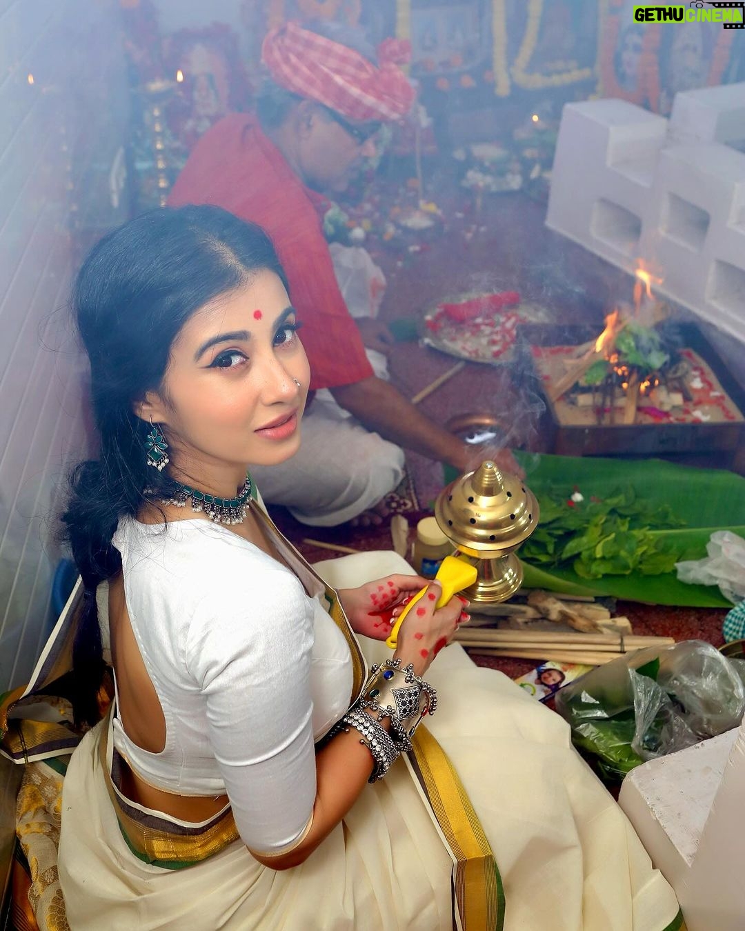 Monami Ghosh Instagram - দীপান্বিতা লক্ষ্মী পুজোতে…