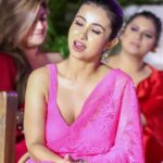 Monami Ghosh Instagram - Completing the pink gallery… Saree @monami_ghosh Mkup @monami_ghosh Hair @monami_ghosh Jewellery @monami_ghosh 🙈🙈🙈🙈🙈 Mumbai - मुंबई