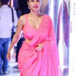 Monami Ghosh Instagram - Completing the pink gallery… Saree @monami_ghosh Mkup @monami_ghosh Hair @monami_ghosh Jewellery @monami_ghosh 🙈🙈🙈🙈🙈 Mumbai - मुंबई