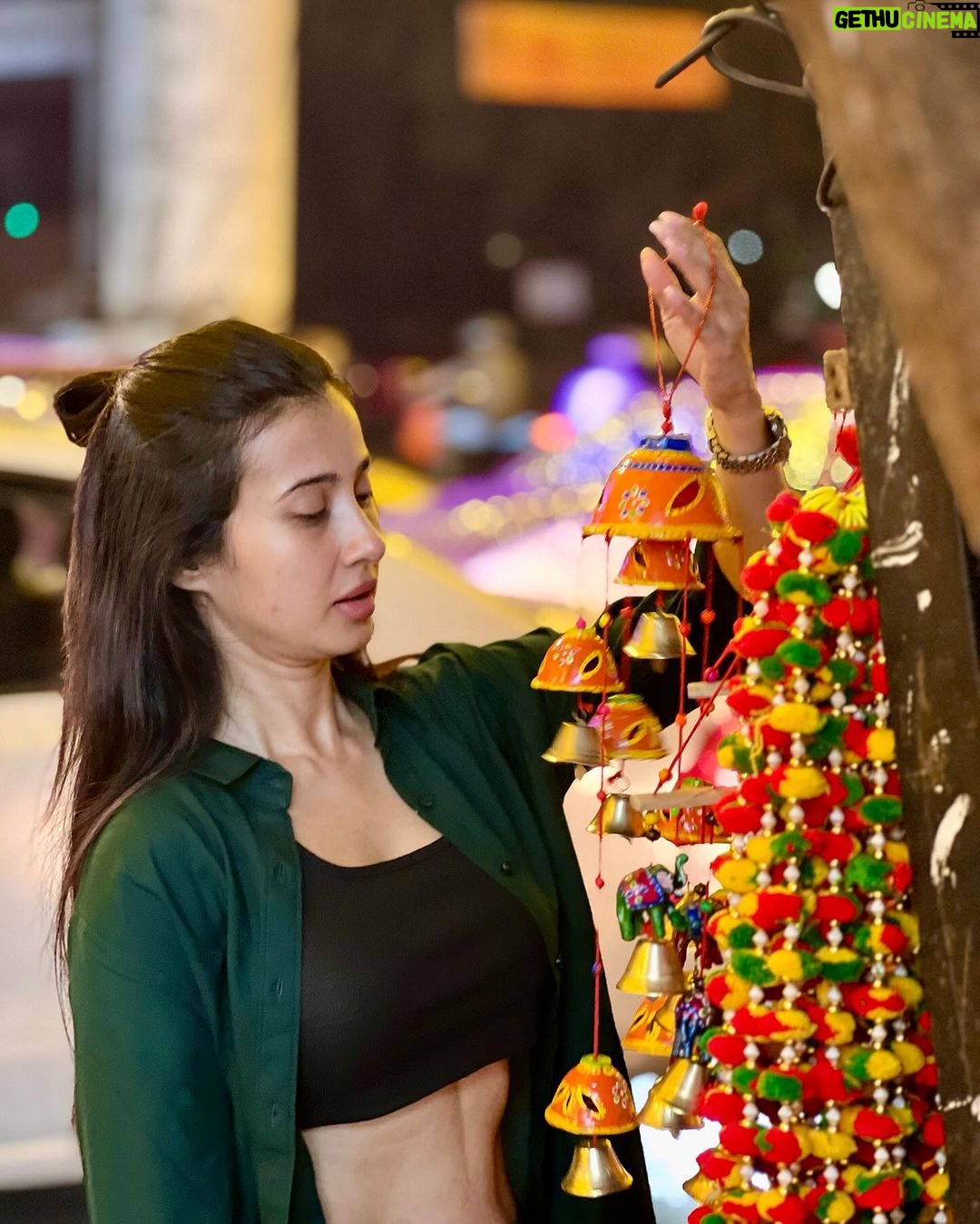 Monami Ghosh Instagram - Diwali vibes at Lokhandwala… #diwali2023 Lokhandwala, Andheri