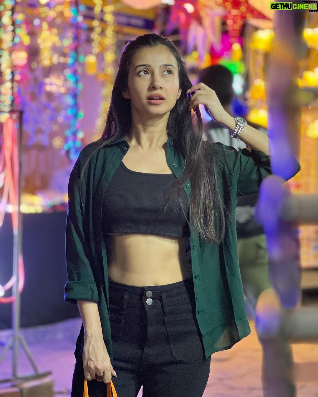 Monami Ghosh Instagram - Diwali vibes at Lokhandwala… #diwali2023 Lokhandwala, Andheri