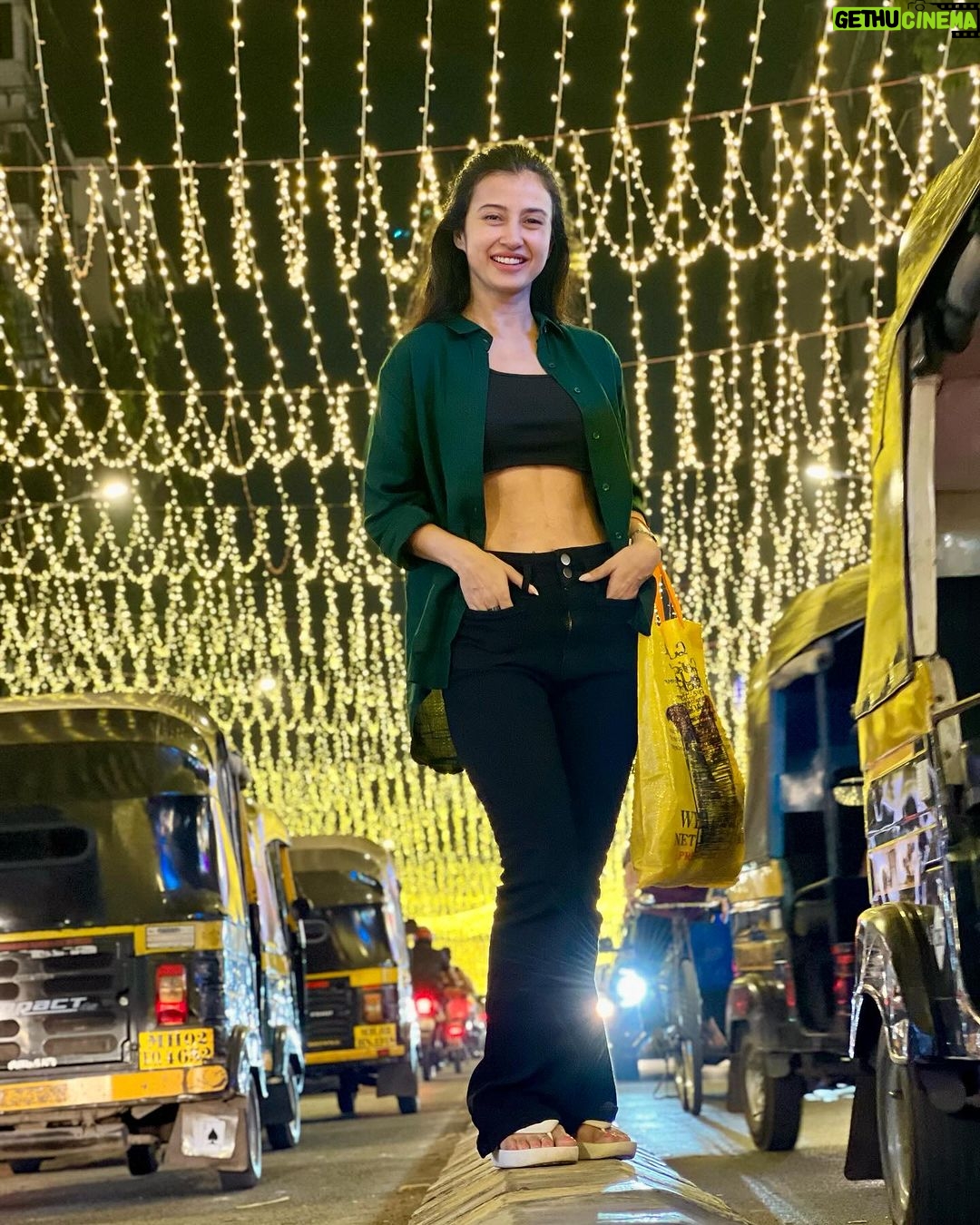 Monami Ghosh Instagram - Diwali vibes at Lokhandwala… #diwali2023 Lokhandwala, Andheri