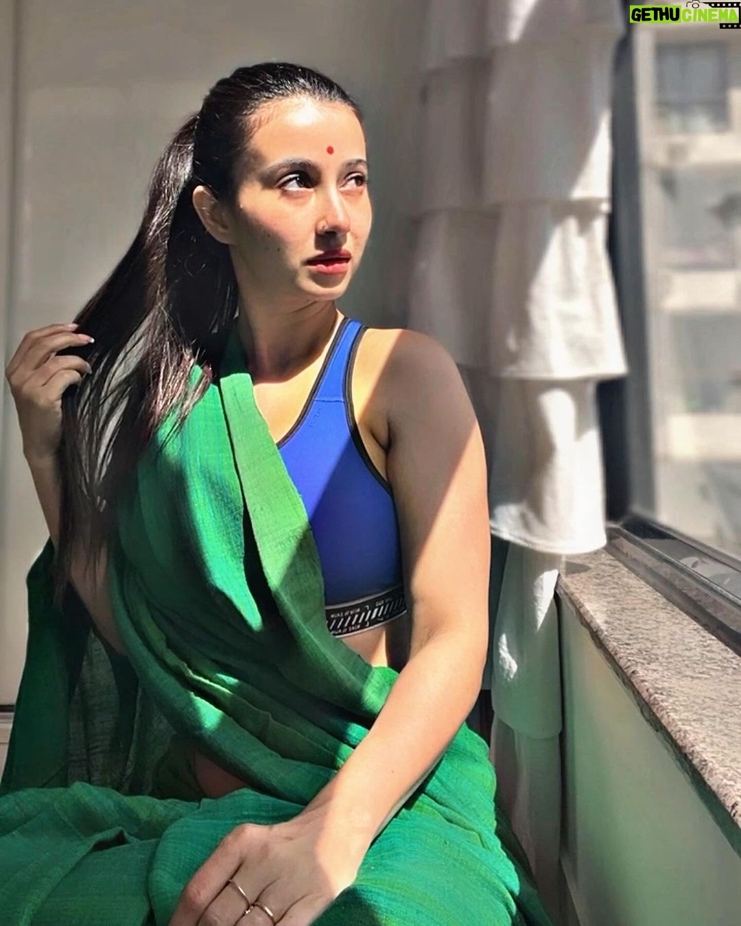 Monami Ghosh Instagram - Too hot to handle… i mean the weather ☀️