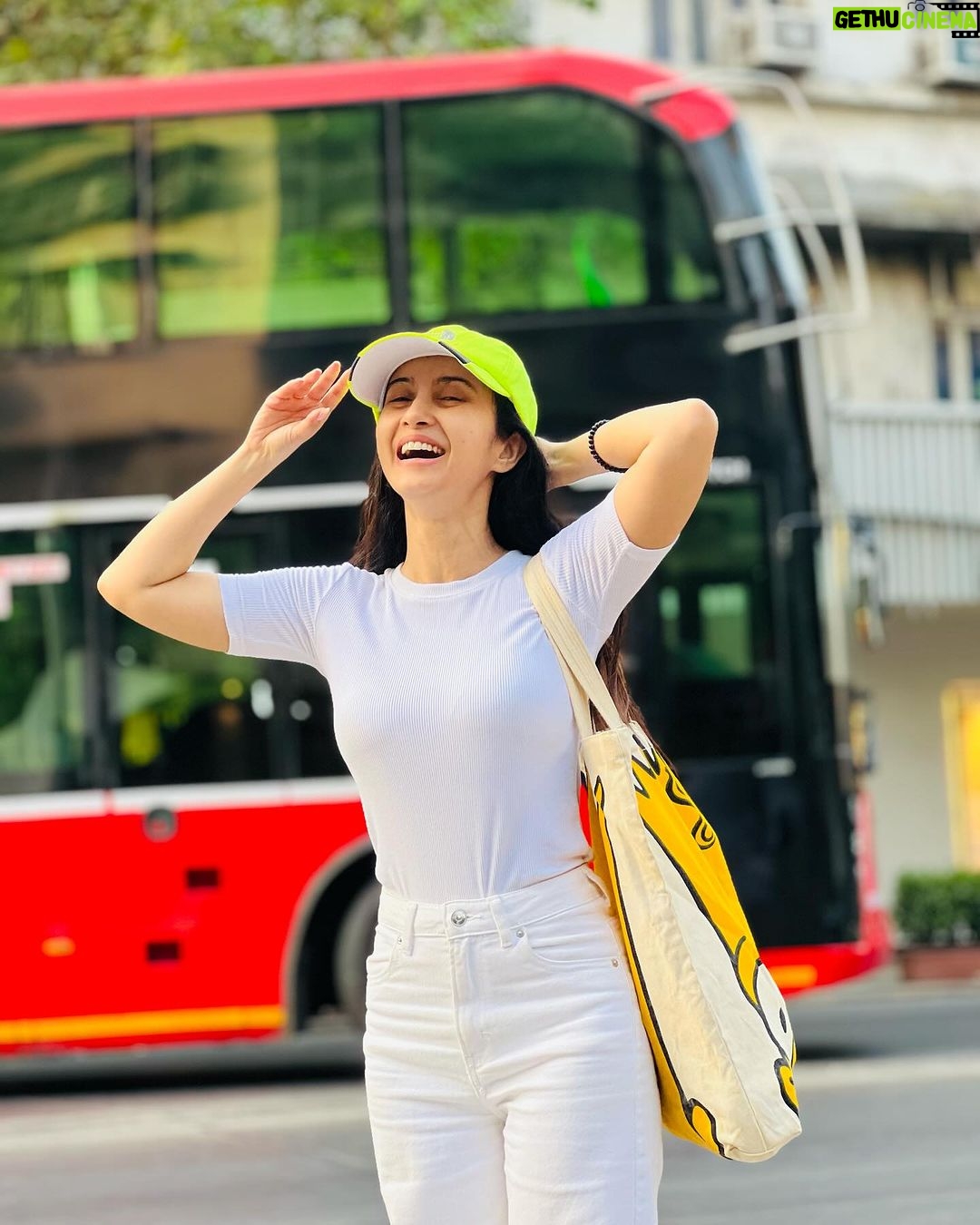 Monami Ghosh Instagram - Just a bright sunny day at colaba… Colaba