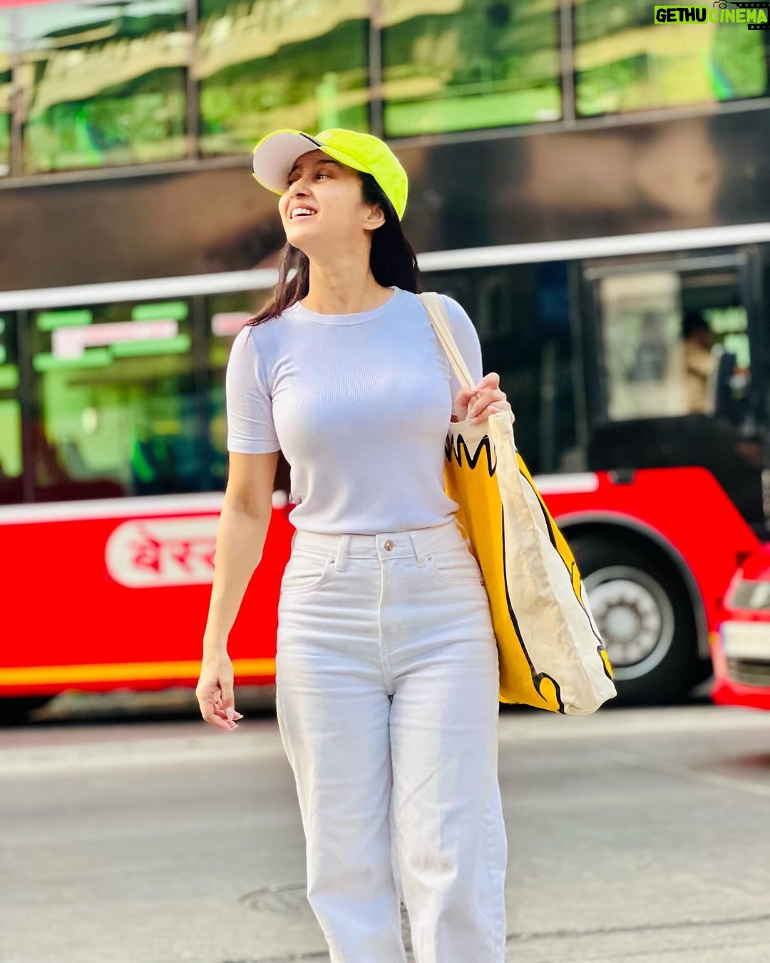 Monami Ghosh Instagram - Just a bright sunny day at colaba… Colaba
