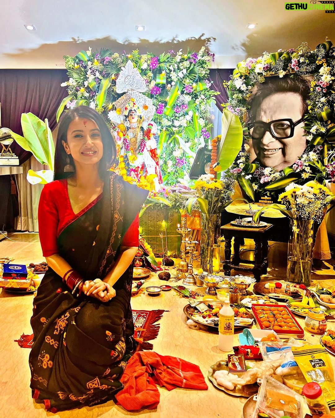 Monami Ghosh Instagram - কোজাগরী লক্ষ্মী at Lahiri house and DN Nagar link road @jaya.bhattacharya di u are the prettiest ❤️ @shomumitra always ❤️ @antaramitraofficial real laxmi ❤️ Lahiri House