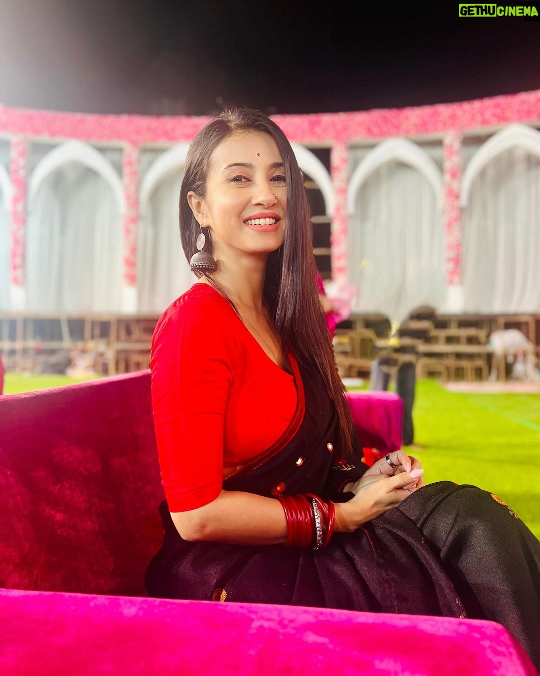 Monami Ghosh Instagram - কোজাগরী লক্ষ্মী at Lahiri house and DN Nagar link road @jaya.bhattacharya di u are the prettiest ❤️ @shomumitra always ❤️ @antaramitraofficial real laxmi ❤️ Lahiri House