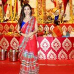 Monami Ghosh Instagram - Ashtami morning this year..at @northbombaydurgapuja .. @shotbykaushal thank u❤️ @shomumitra ❤️ North Bombay Durga Puja