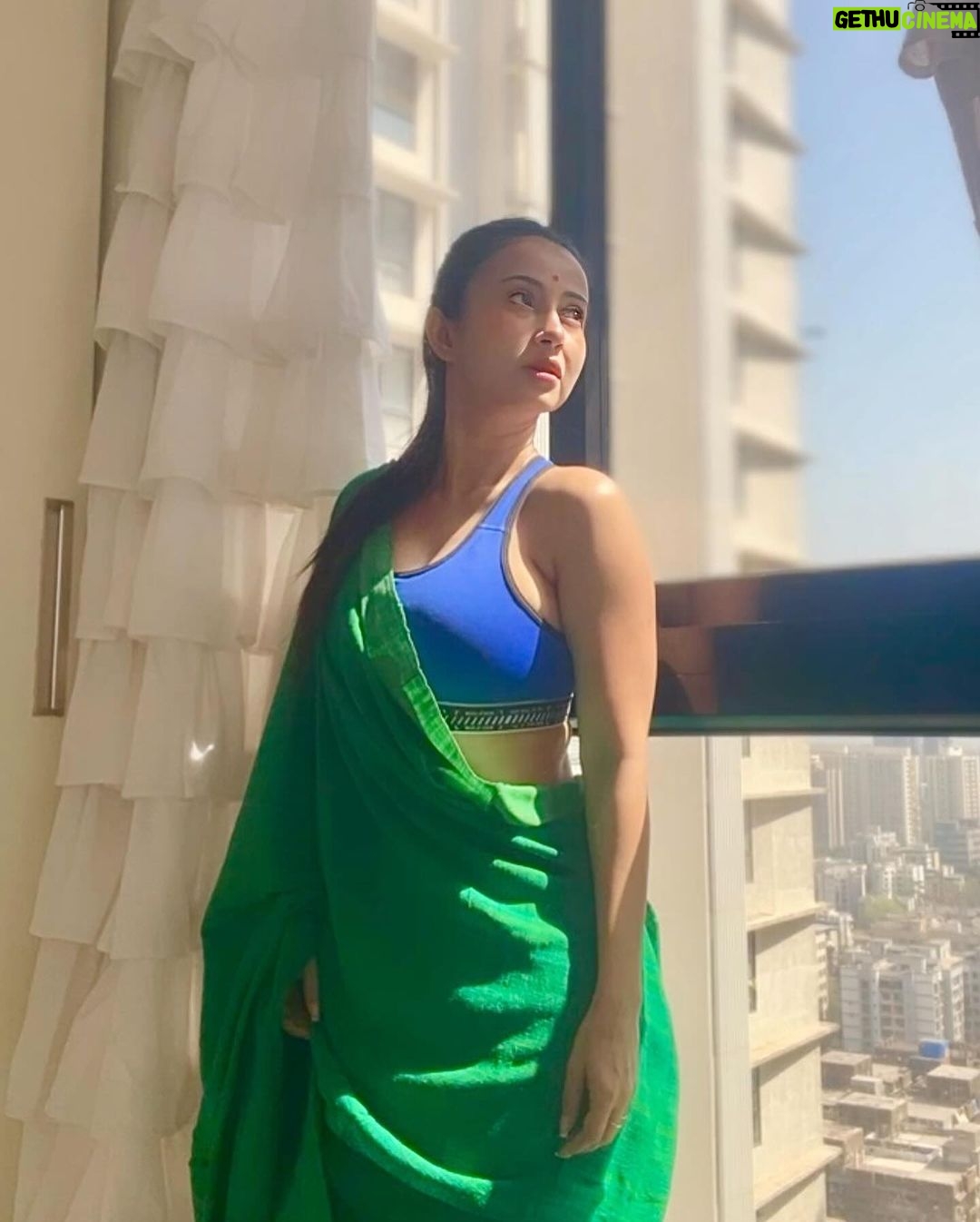 Monami Ghosh Instagram - Too hot to handle… i mean the weather ☀️