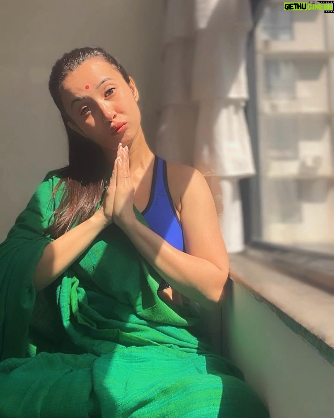 Monami Ghosh Instagram - Too hot to handle… i mean the weather ☀️